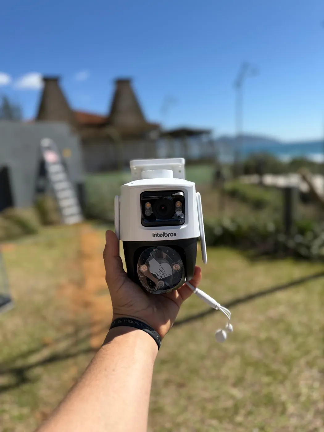 Câmera de lente dupla pronta para instalar